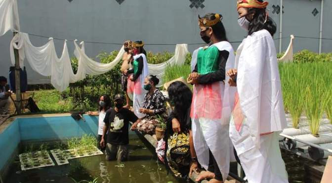 Sedekah 1.000 Bibit Tanaman Dibulan Suro