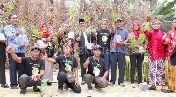 Komunitas Kebonkliwon kampanye penghijauan di FLG